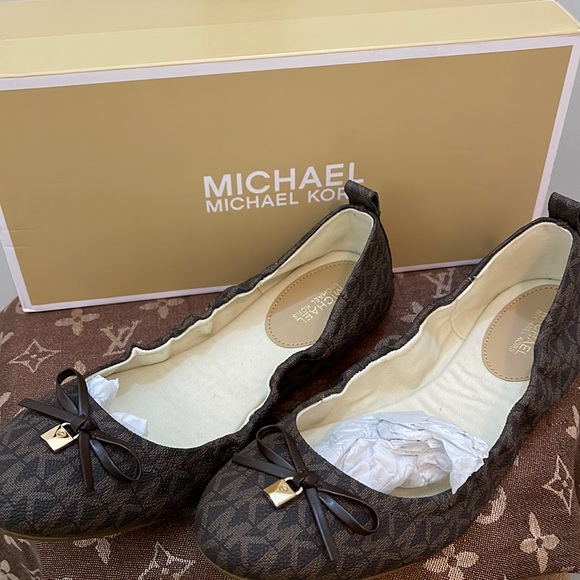Brandnew Michael Kors Juliette Flats - Picture 1 of 4